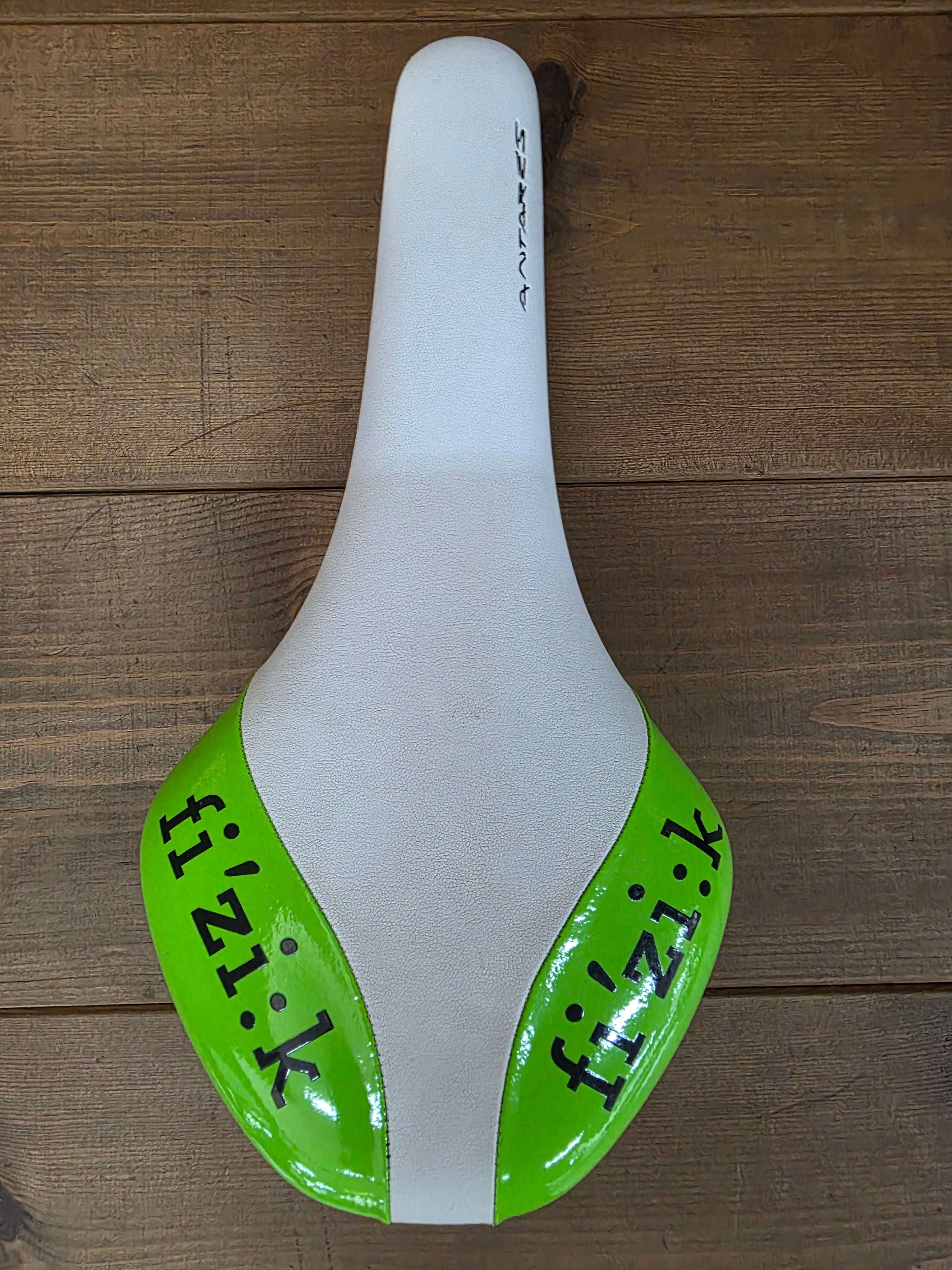 FIZIK TEAM SADDLE ANTARES CARBON LIQUIGAS  (WHITE/ GREEN)