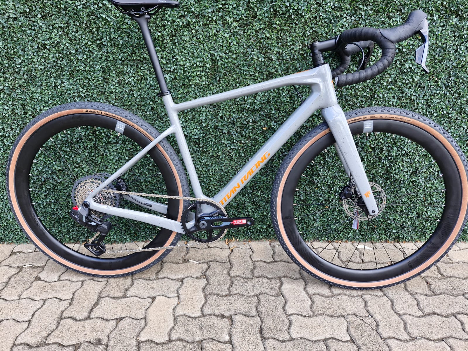 TITAN SWITCH CARBON PRO GRAVEL BIKE ANCHOR GREY
