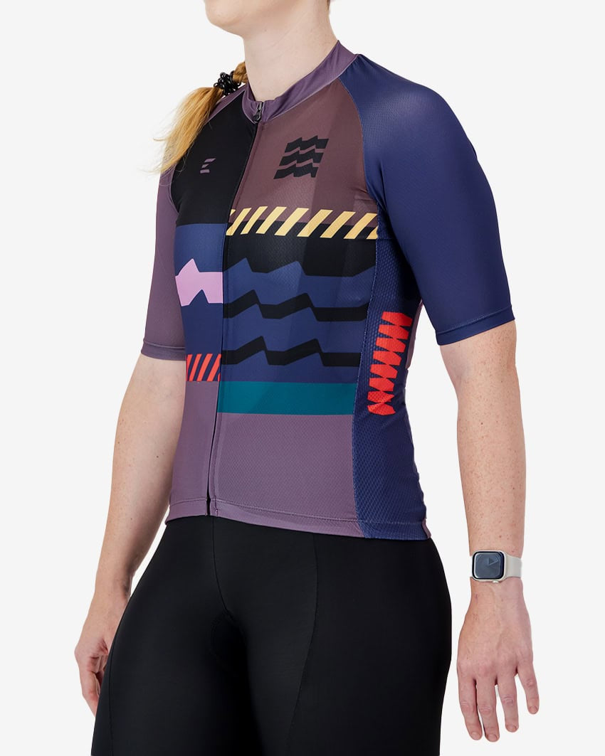 ENJOY SUPREMIUM SHORT SLEEVE SHIRT GEOM DARK FEMALE