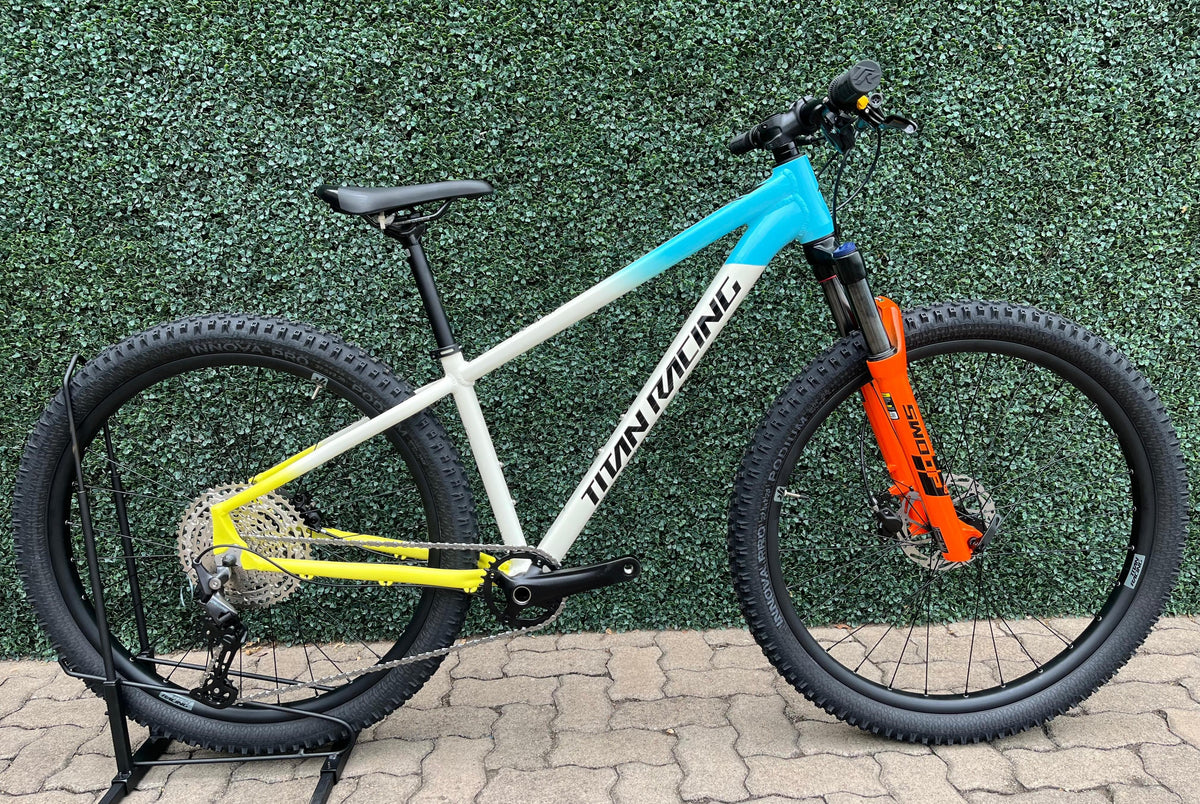 TITAN RACING DRONE JR 27.5 TEAM KIDS MOUNTAIN BIKE