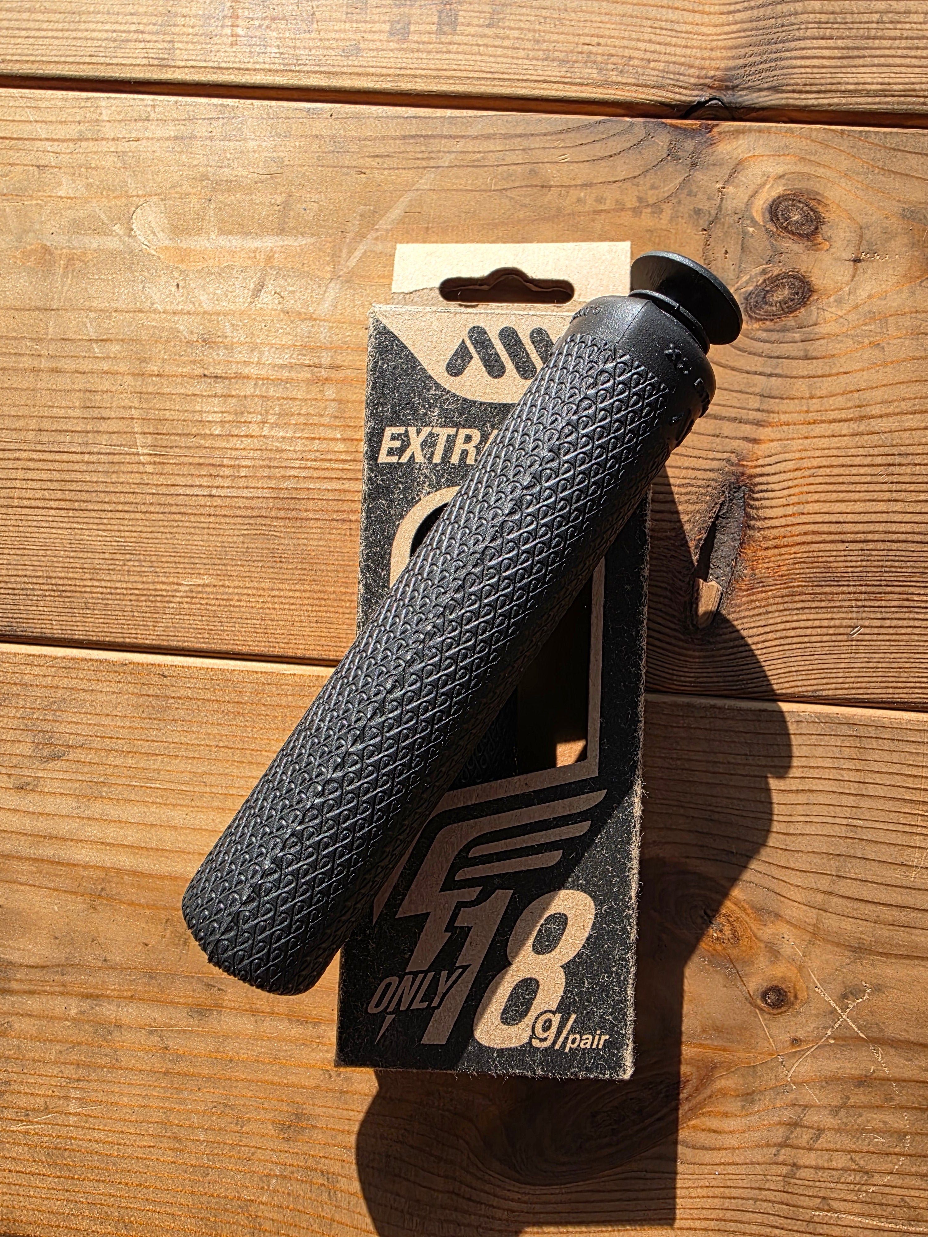 AMS EXTRA LIGHT MTB GRIPS- black